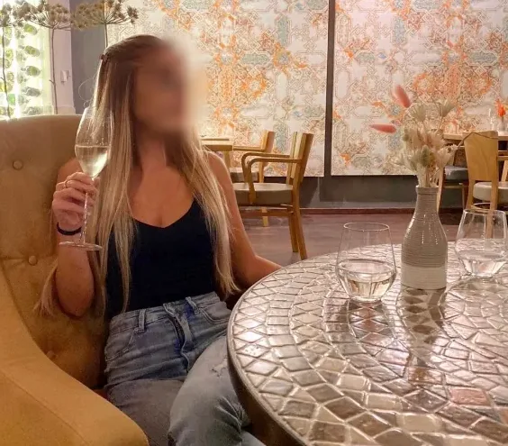 Antonia, 32