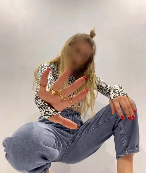 Büsra, 35