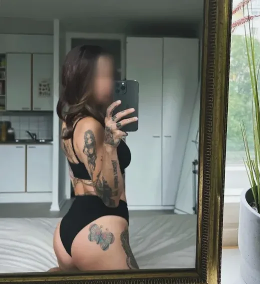Diana, 27