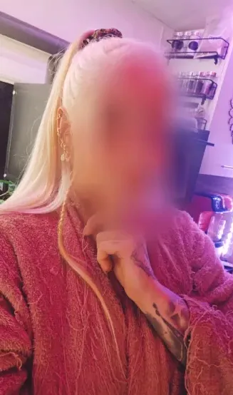 Ela, 34