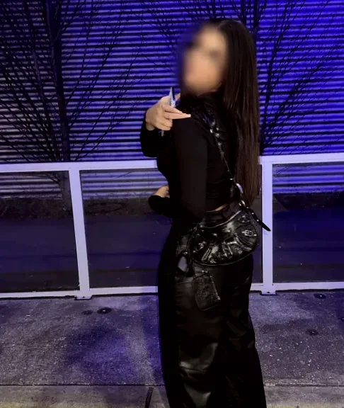 Emily, 19