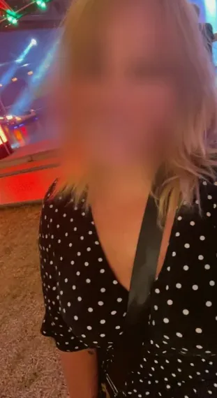 Emma, 28