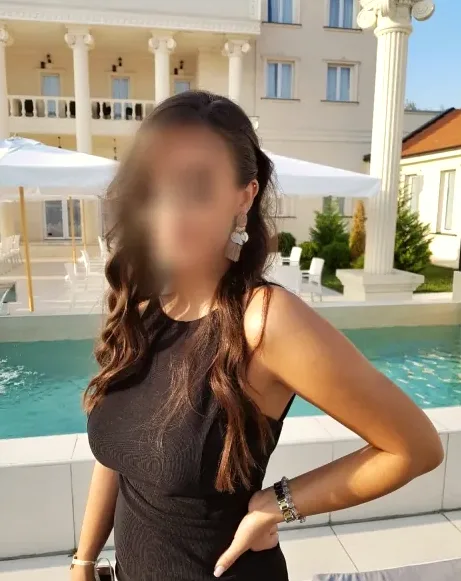 Lilly, 29