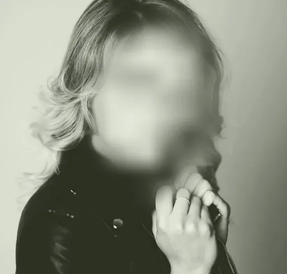 Neele, 33