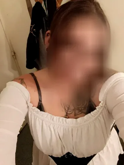 Nina, 31