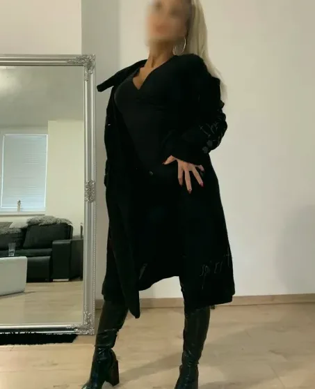 Sophia, 24