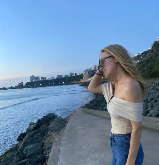 Sophie, 19