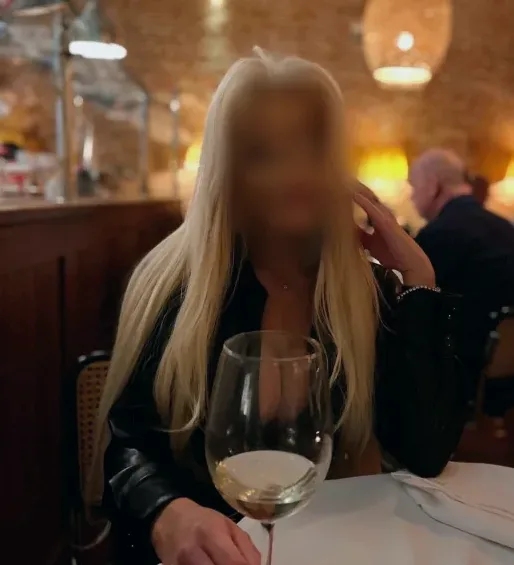 Sophie, 37