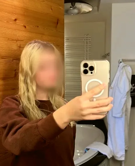 Stefanie, 20