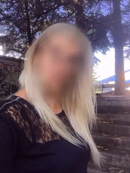 Vivien, 32